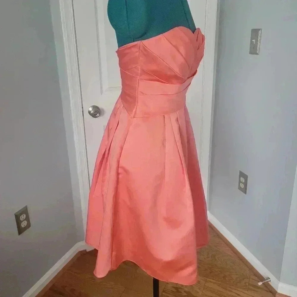 David's Bridal Sweetheart Neckline Size 4 A-line Satin Cocktail Dress - Picture 4 of 6